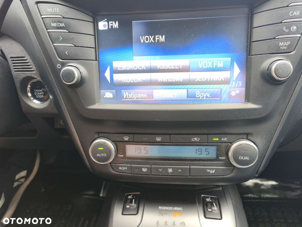 Toyota Avensis 1.8 Premium - 12