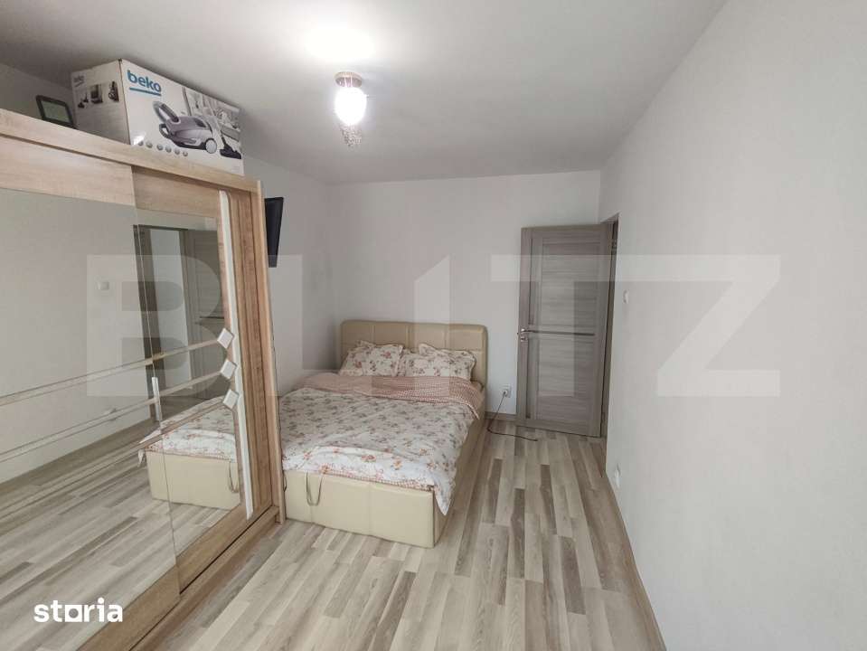 Apartament 3 camere, etaj 7/9 cu lift, 70 mp, zona Micro 6 — fotografia 3