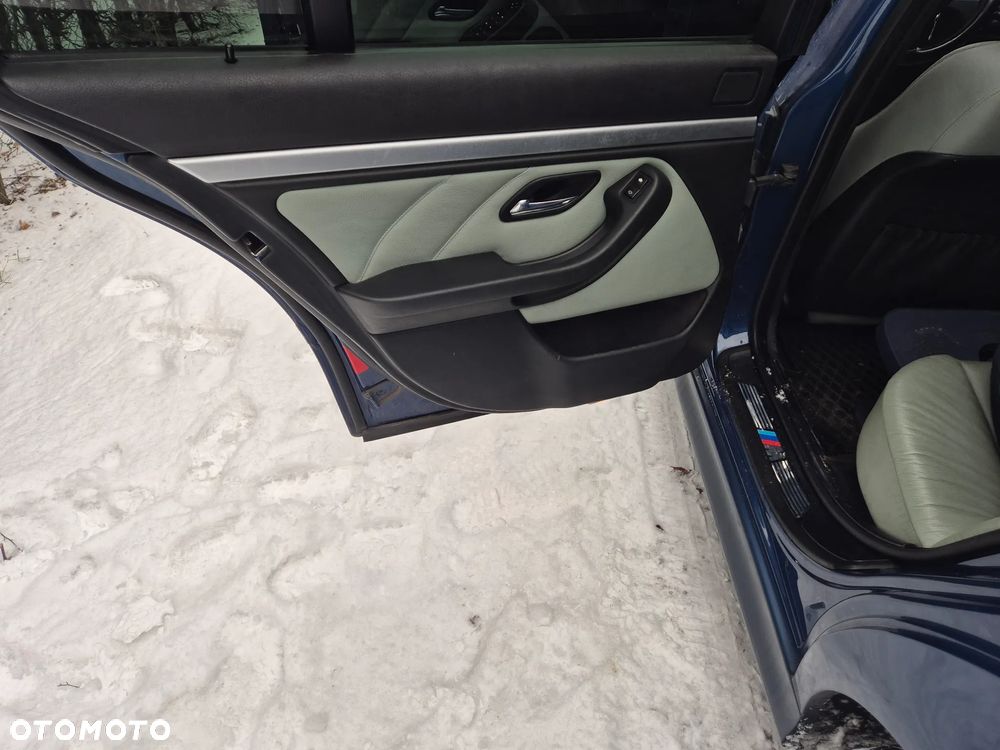 BMW 530D E39 Touring Seria 5 2002r LIFT Mpakiet Topasblau Metallic wszystkie części - 26