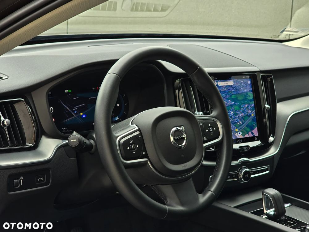 Volvo XC 60 B4 D Momentum Pro - 18