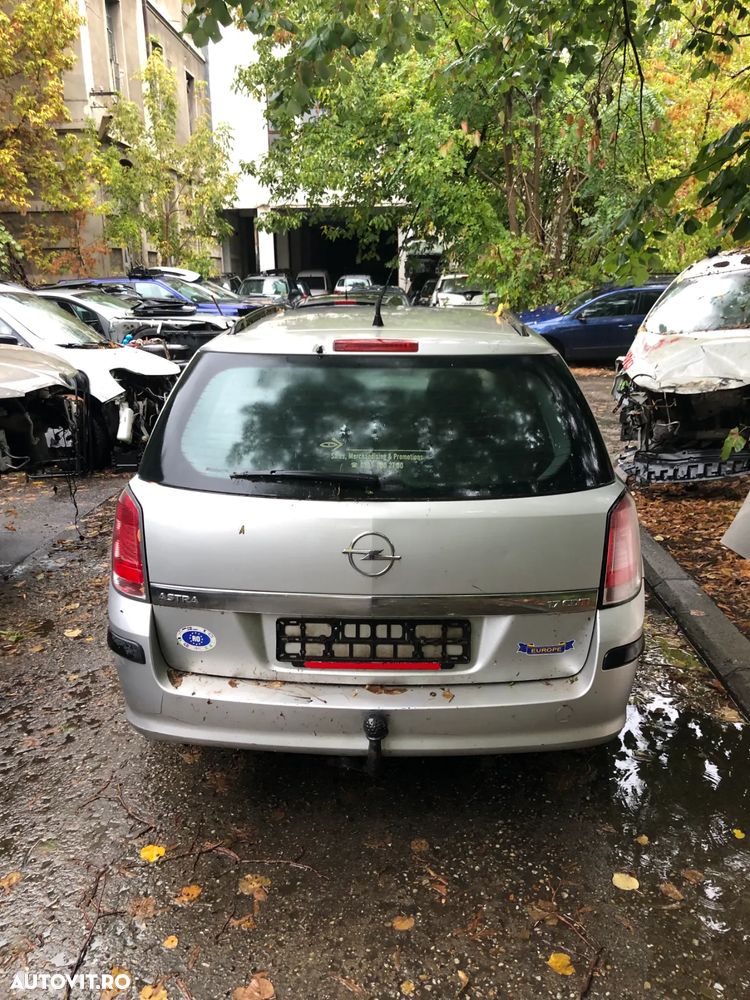 Dezmembrez Opel Astra H break gri argintiu 2006 1,7 CDTI - 3