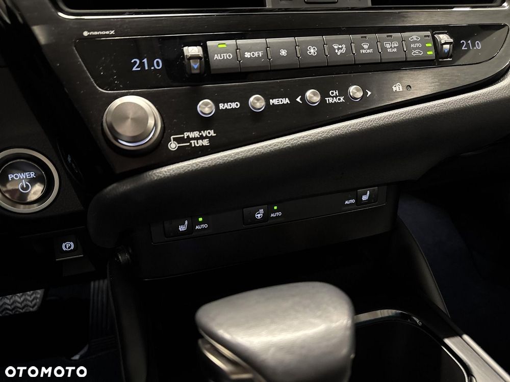 Lexus ES 300h Business Edition - 22