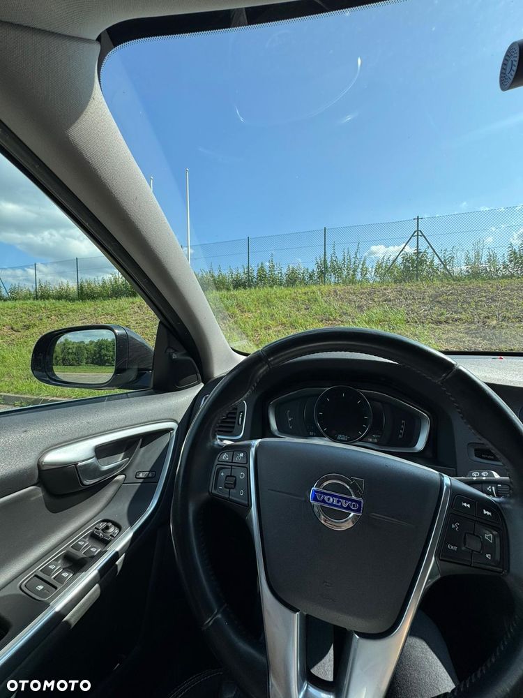 Volvo V60 D5 AWD R-Design Momentum - 16
