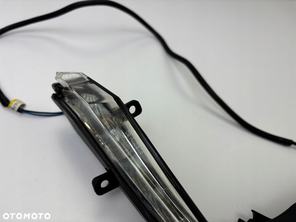 Przednia prawa lampa postojowa LED TGB Blade 550 600 Oryginał - 5