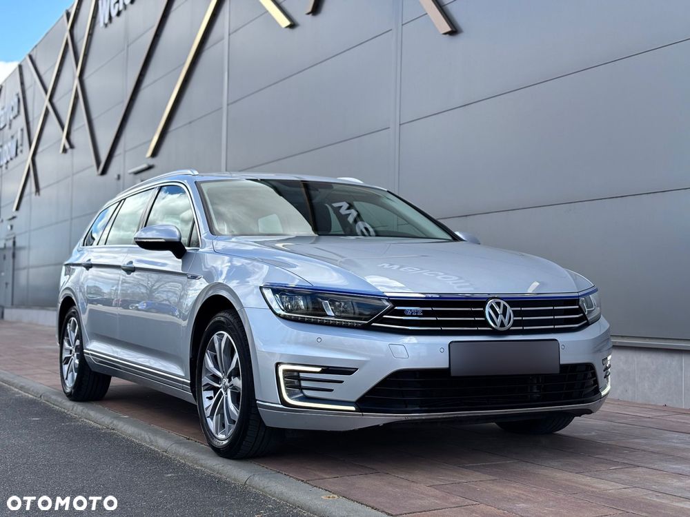 Volkswagen Passat - 1