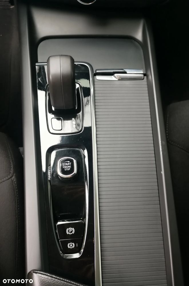 Volvo V60 B4 D Momentum - 9