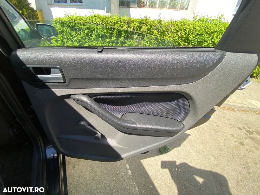 Ford Focus 1.6 Ambiente - 27