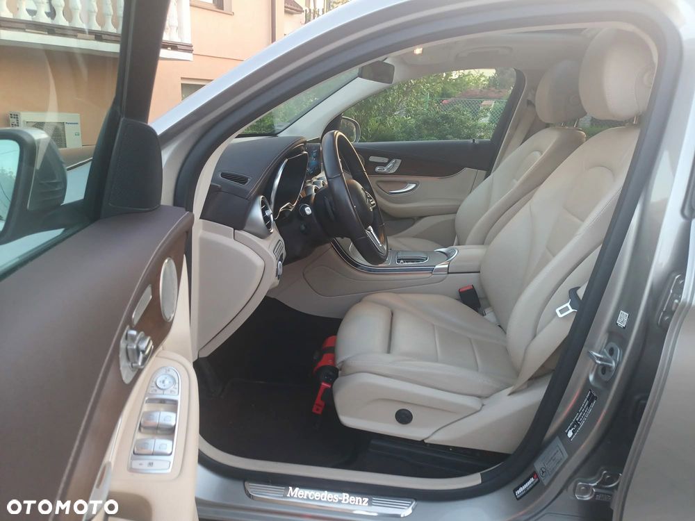 Mercedes-Benz GLC 200 4Matic 9G-TRONIC AMG Line - 10