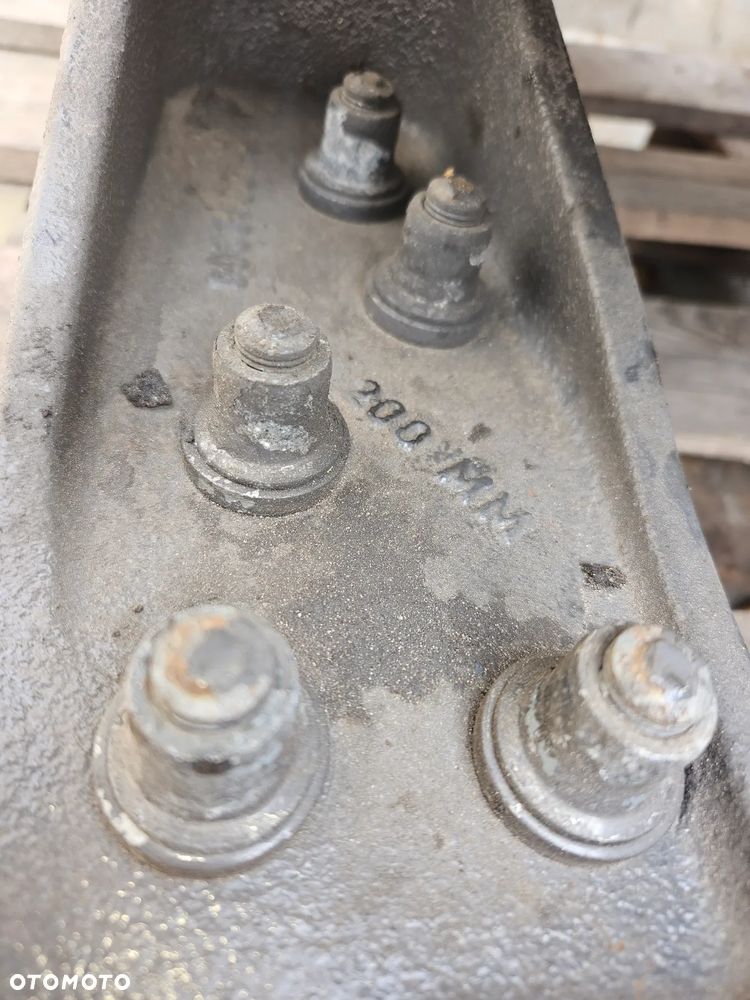 Łapy Siodła Volvo FH4 FH13  200mm JOST - 2