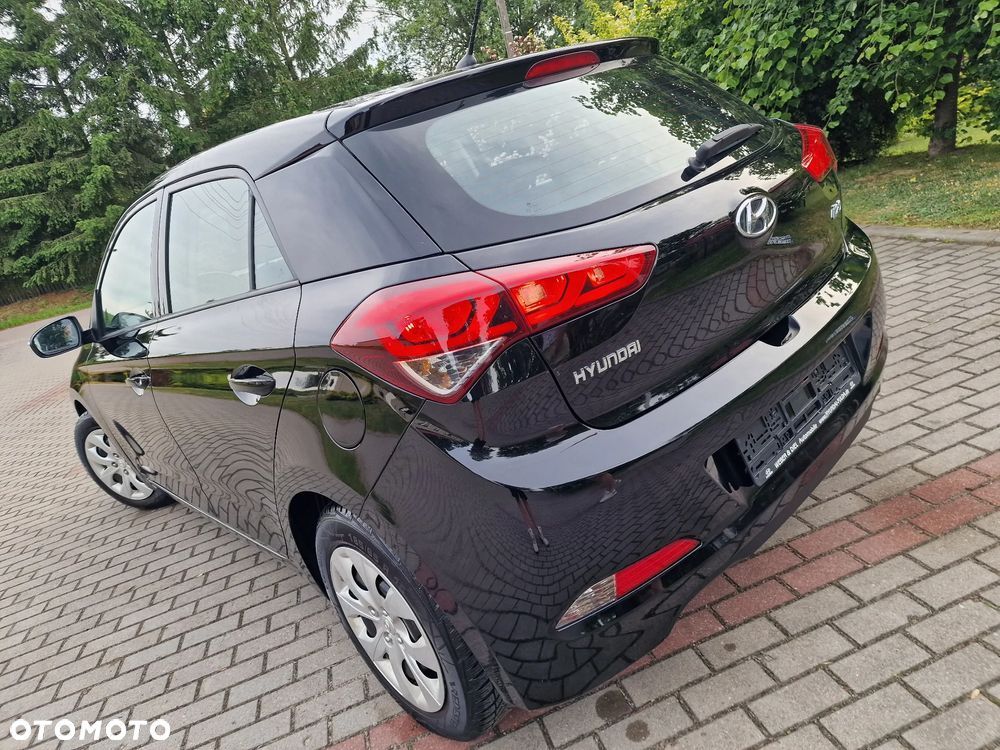 Hyundai i20 blue 1.2 Classic - 11