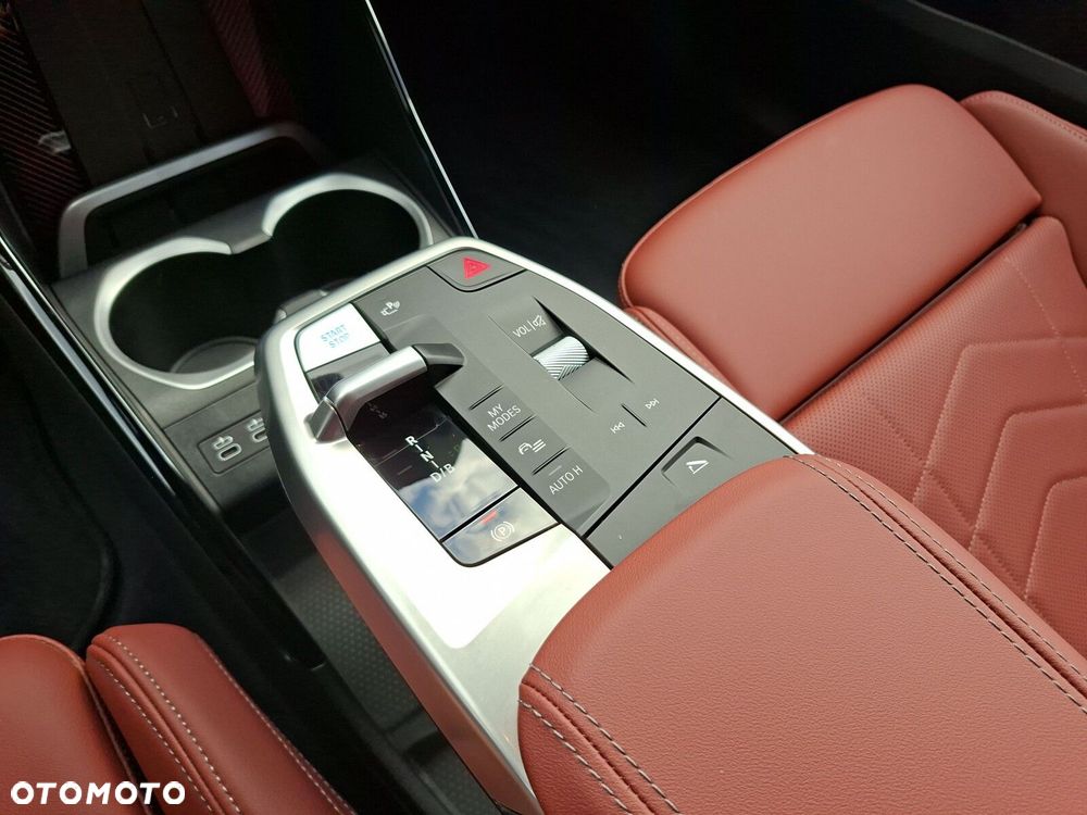 BMW iX2 eDrive20 66.5kWh M Sport - 17