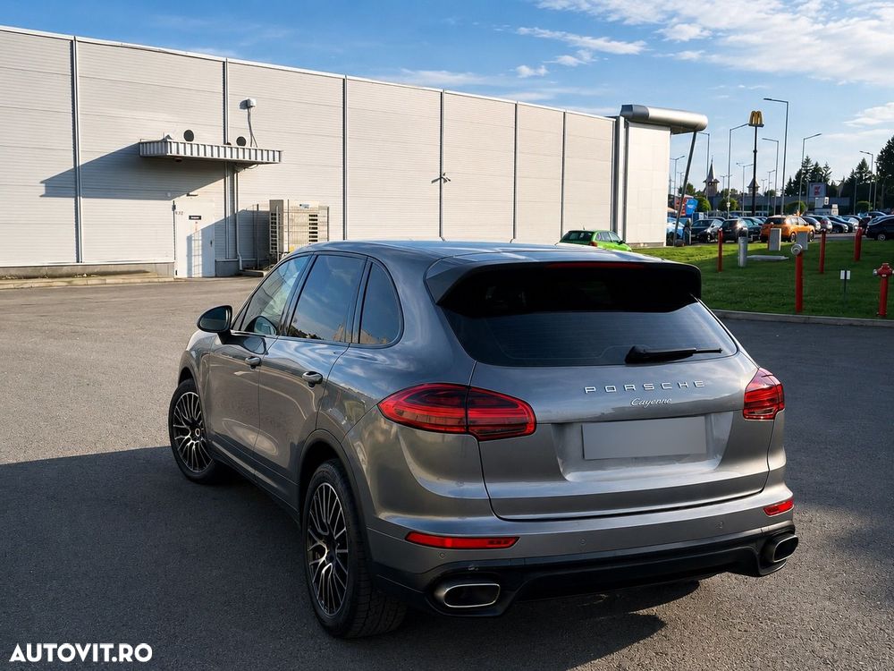 Porsche Cayenne 3.0 L - 5