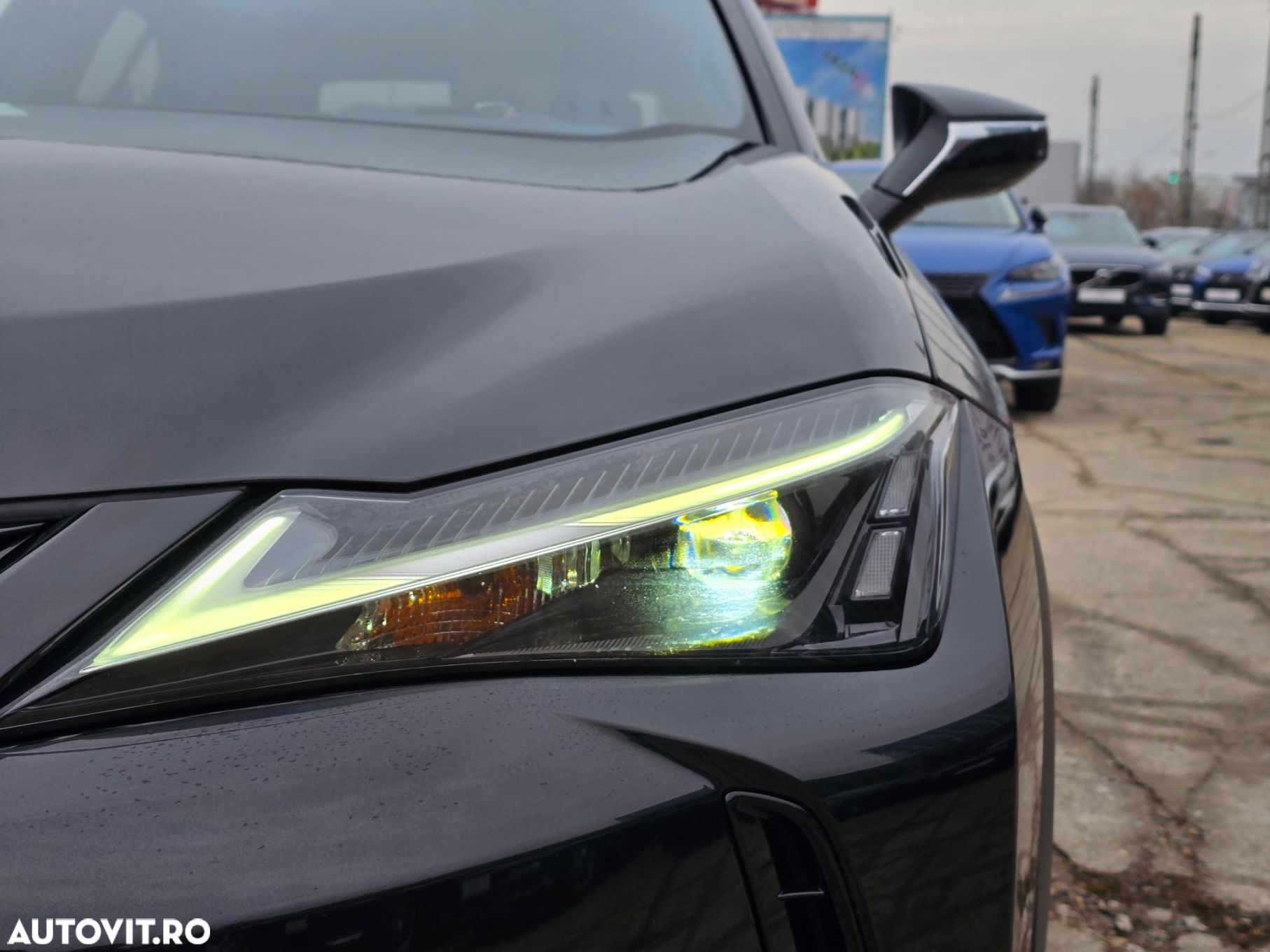 Lexus UX 250h 2.0L HEV 20H- (178 HP) 4X2 CVT Executive - 7