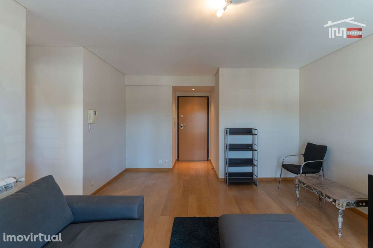 APARTAMENTO T1 MOBILADO COM GARAGEM E ELEVADOR ROTUNDA NORTE FATIMA - Grande imagem: 3/10