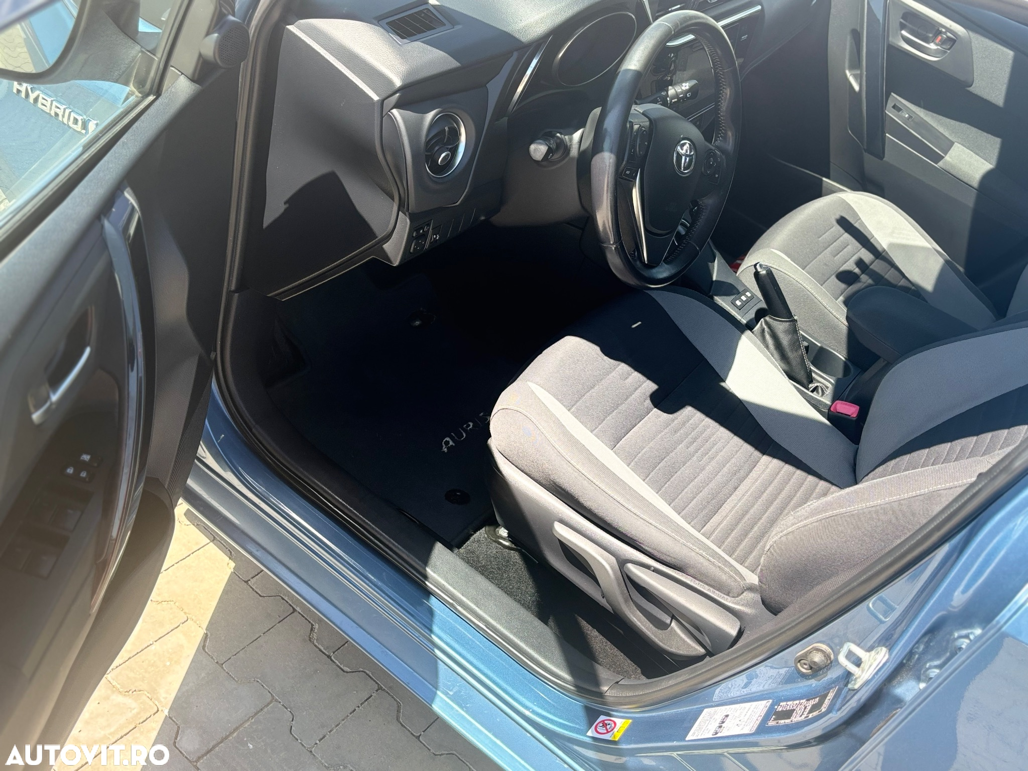 Toyota Auris 1.8 L VVT-i HSD Sol + - 13
