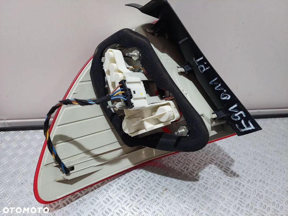 LAMPA TYLNA PRAWA W BŁOTNIK BMW E91 LIFT LED R2011 NR 7289432 - 4