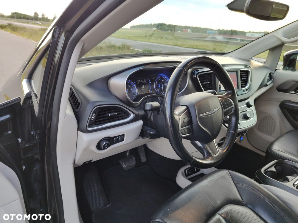 Chrysler Pacifica - 14