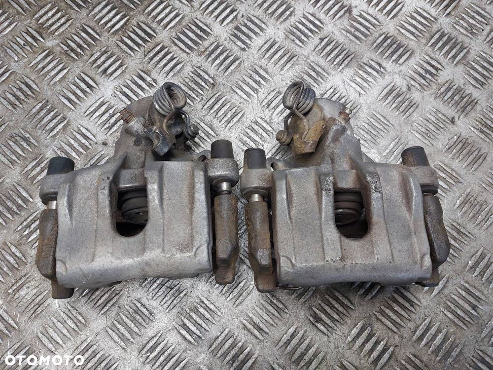 ZACISK HAMULCOWY LEWY TYŁ + PRAWY TYŁ FORD C-MAX I - 1