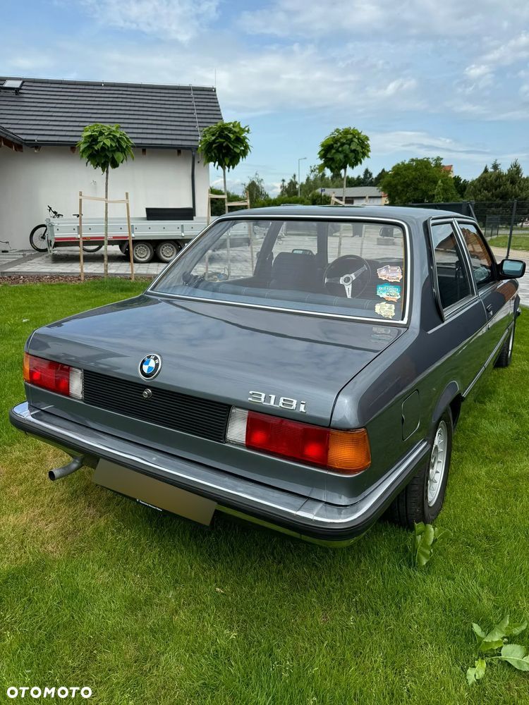 BMW Seria 3 318i - 5