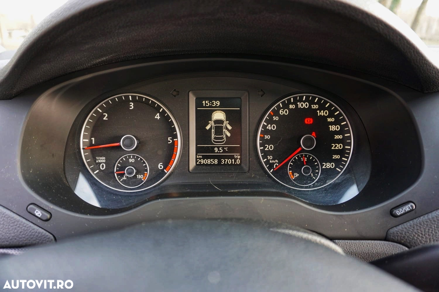 Volkswagen Jetta - 4