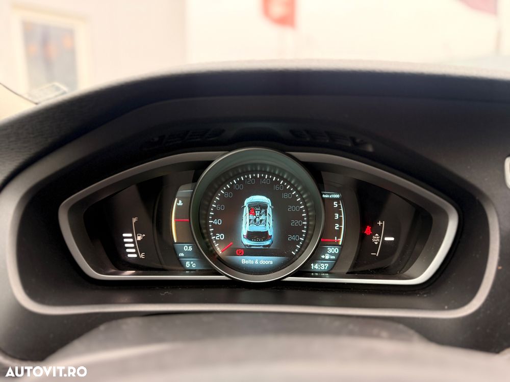 Volvo V40 Cross Country D3 Momentum - 13