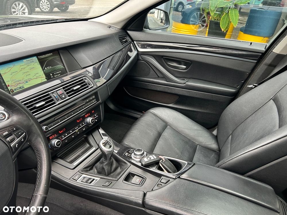 BMW Seria 5 518d Touring Luxury Line - 13