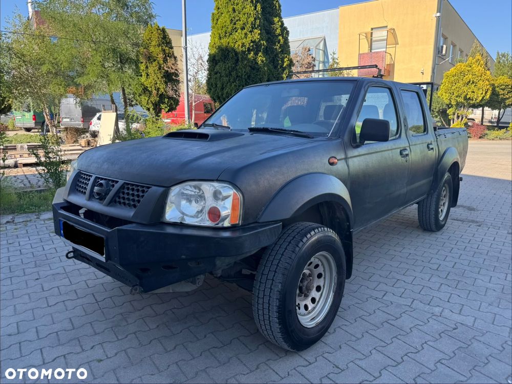 Nissan Pickup - 1