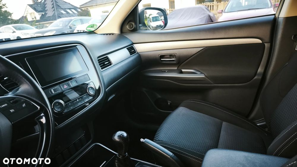 Mitsubishi Outlander - 16