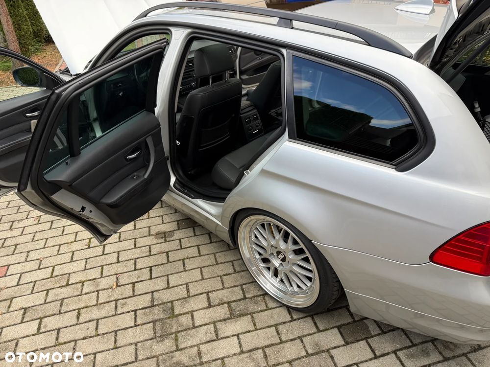 BMW Seria 3 320d DPF Touring - 11