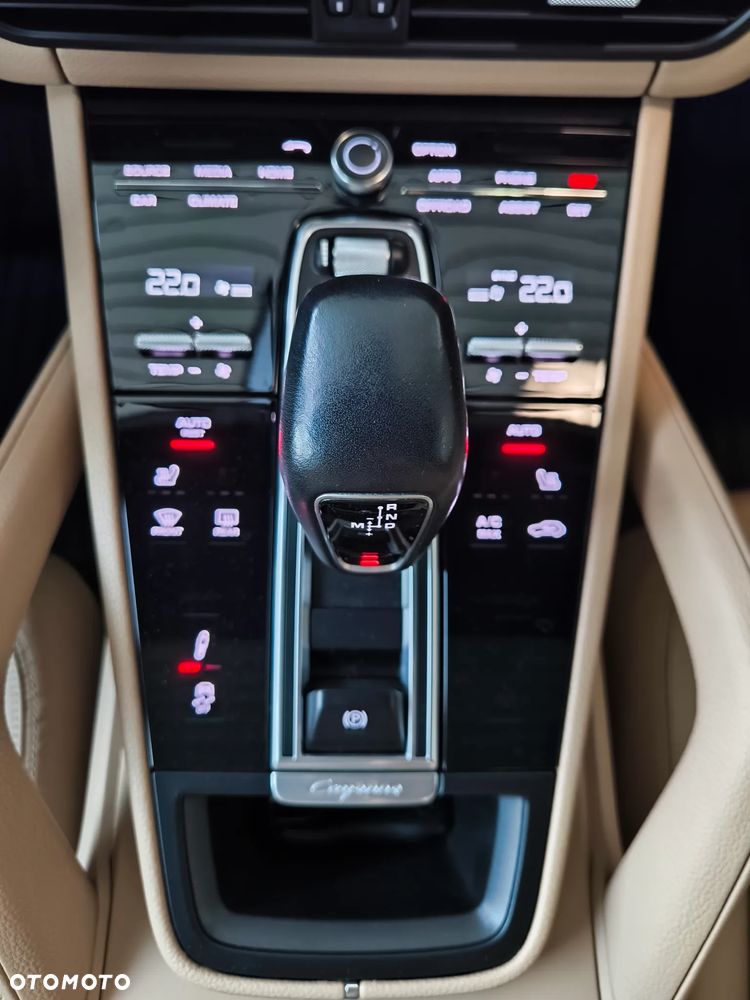 Porsche Cayenne Standard - 24