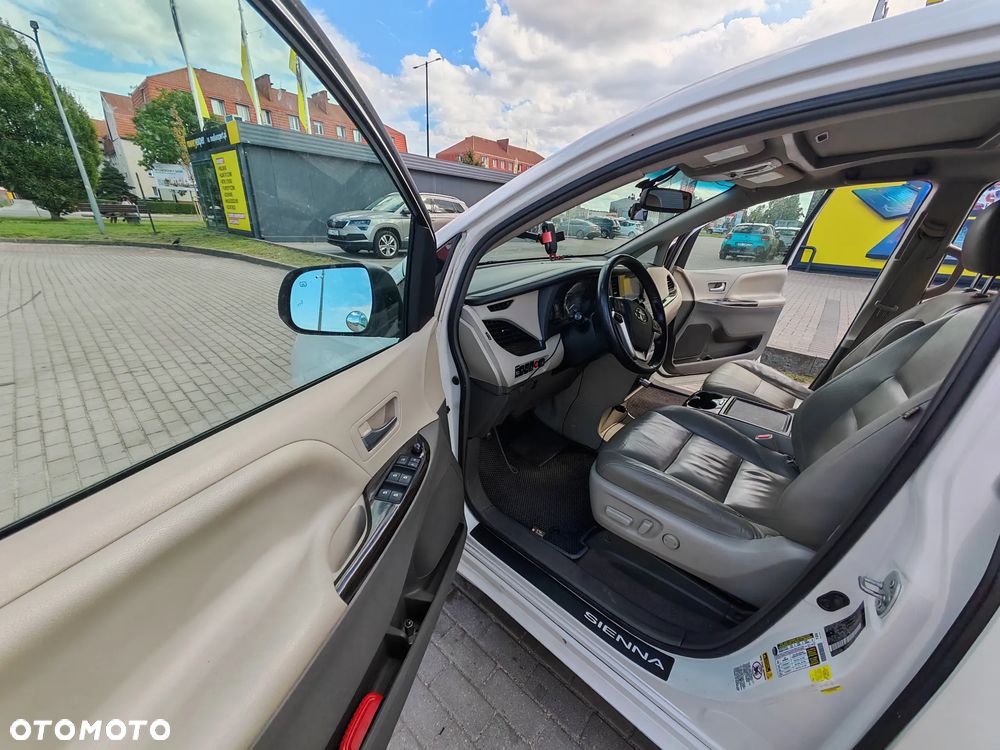 Toyota Sienna 3.5 V6 - 14