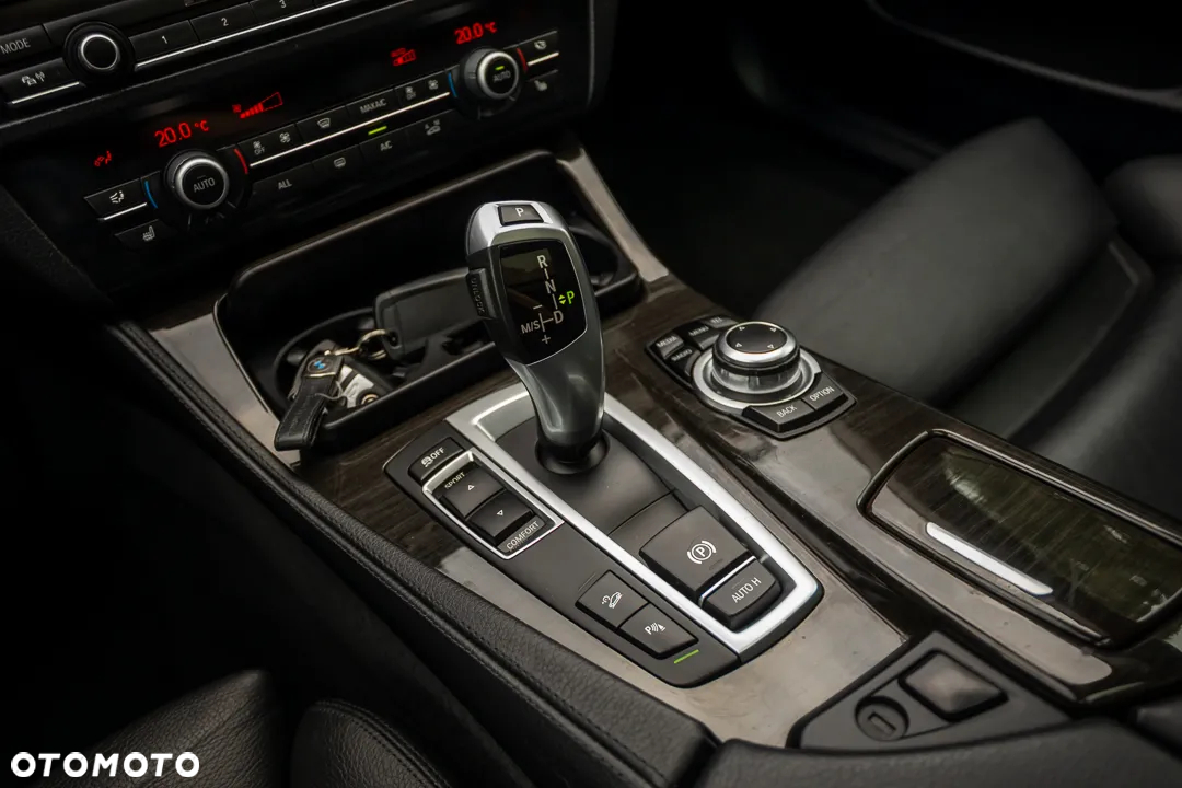 BMW Seria 5 530d xDrive - 28