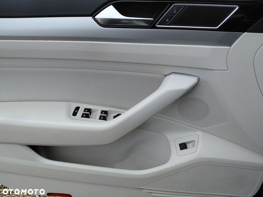 Volkswagen Passat 1.8 TSI BMT Comfortline - 17