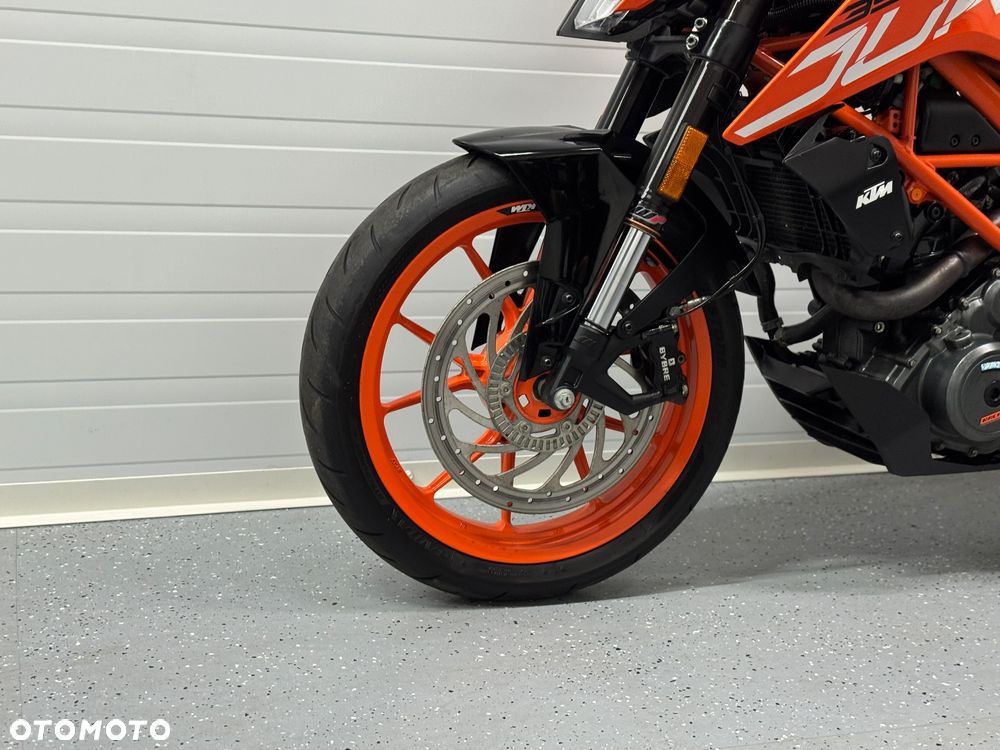 KTM Duke - 18