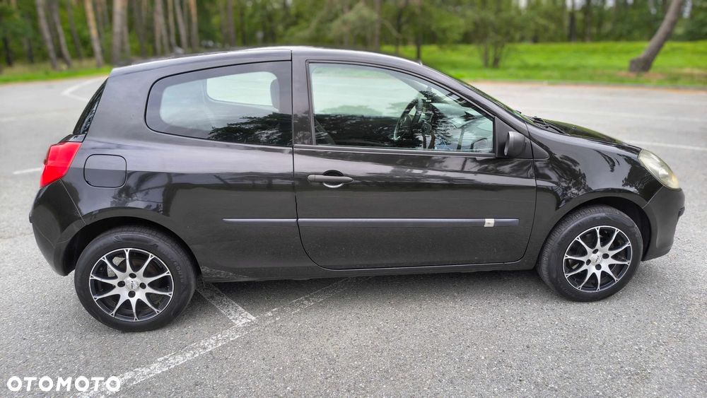 Renault Clio - 9