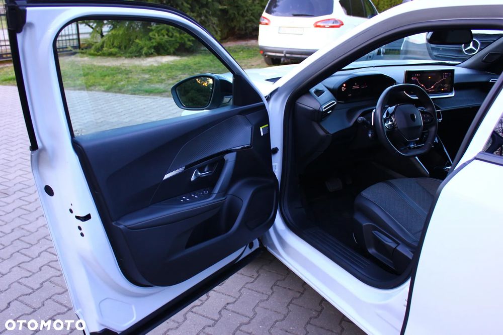 Peugeot 2008 1.5 BlueHDi Allure S&S EAT8 - 32