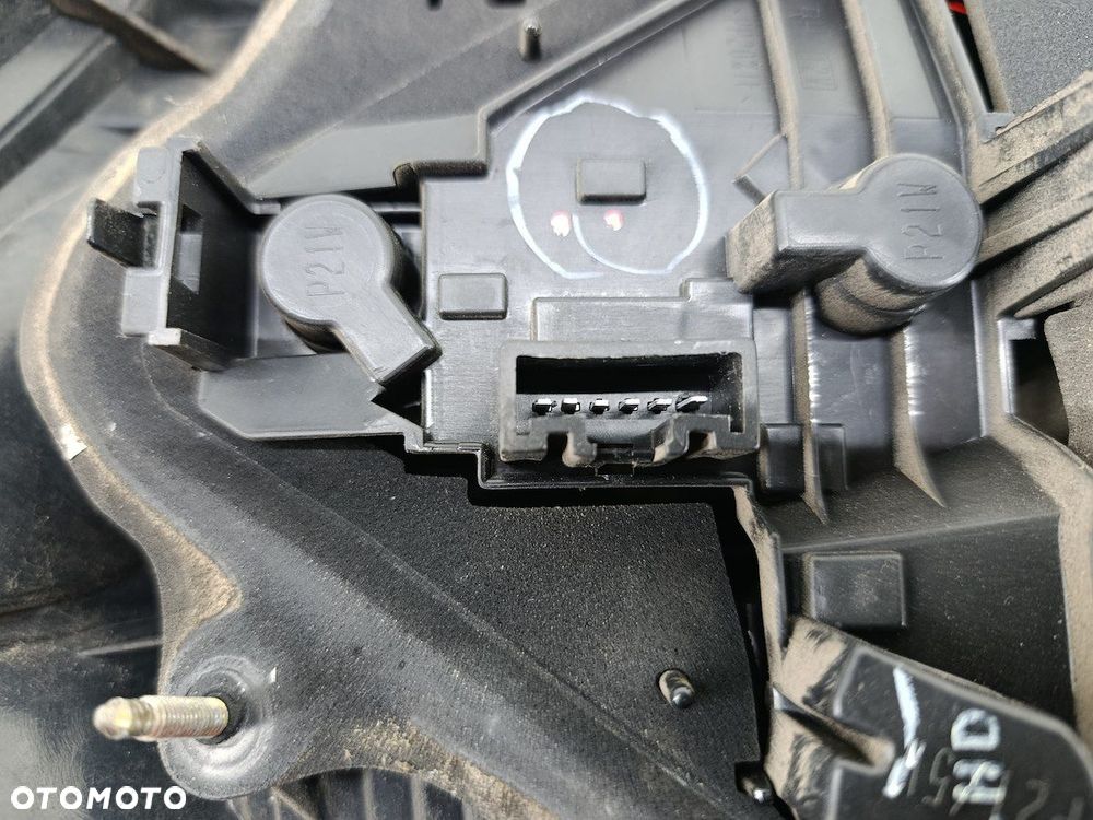 LAMPA TYLNA PRAWA TOYOTA COROLLA E12   KOITO HATCHBACK - 6