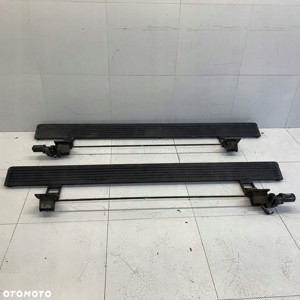 Próg prawy elektryczny wysuwan schodek stopień DODGE RAM V 1500 LIMITED 21r - 1