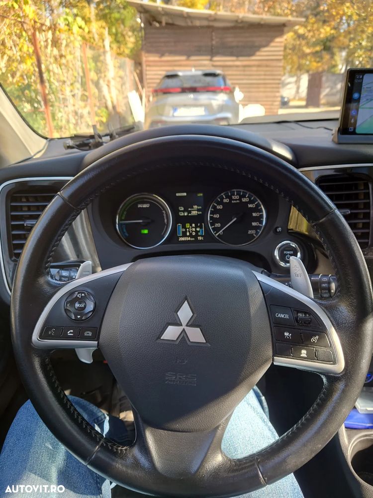 Mitsubishi Outlander - 21