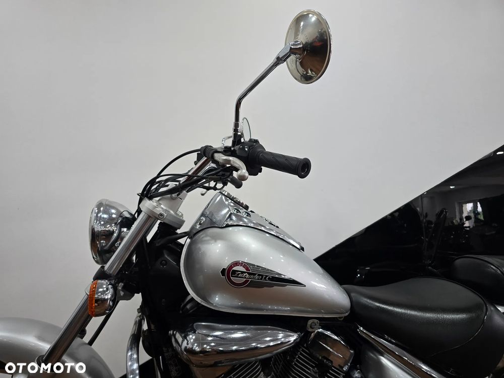 Suzuki Intruder - 23