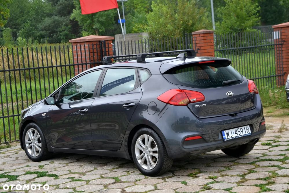 Kia Ceed 1.6 GDI Dream Team Edition - 4