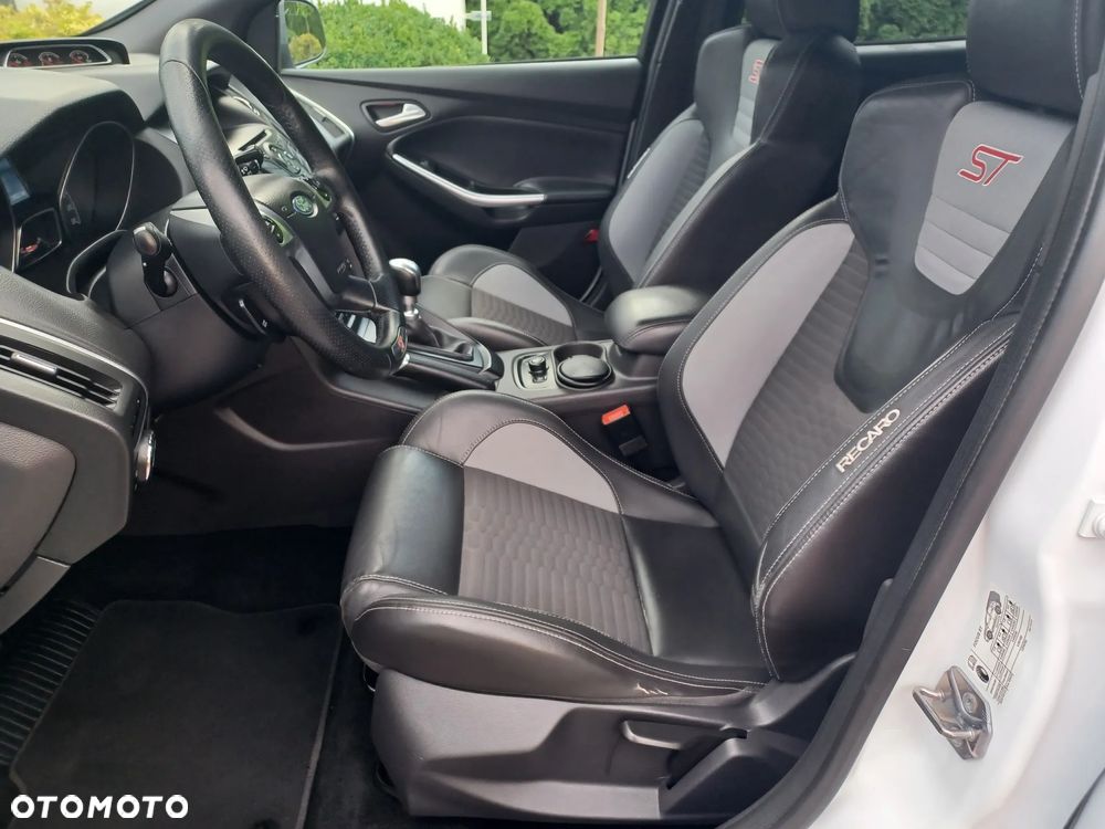 Ford Focus 2.0 EcoBoost ST mit Leder-Sport-Paket - 19