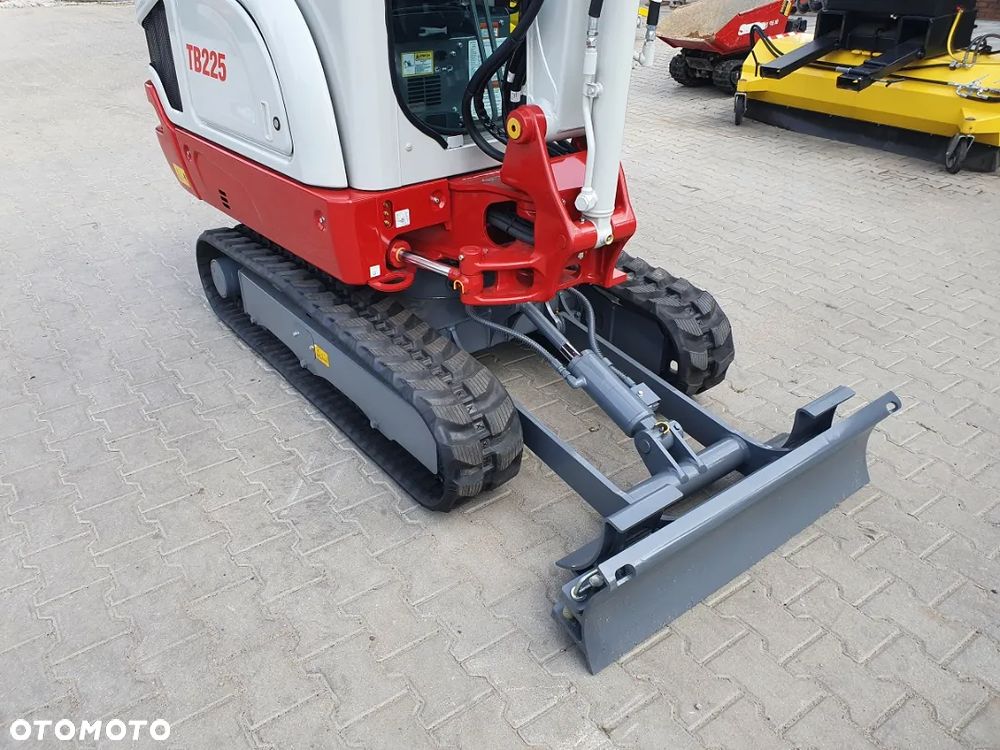 Takeuchi TB225 - V0 - 11