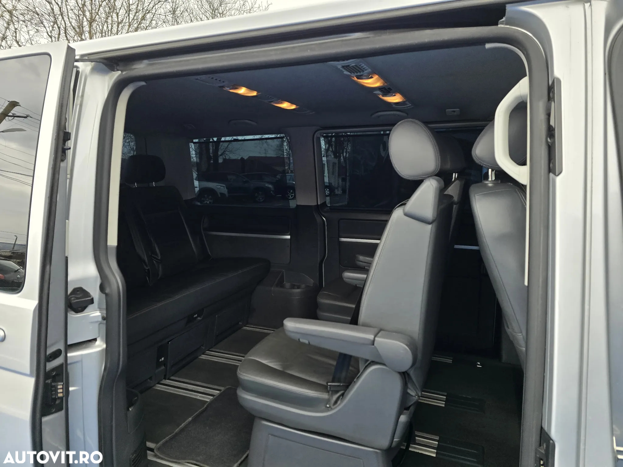 Volkswagen Caravelle - 12