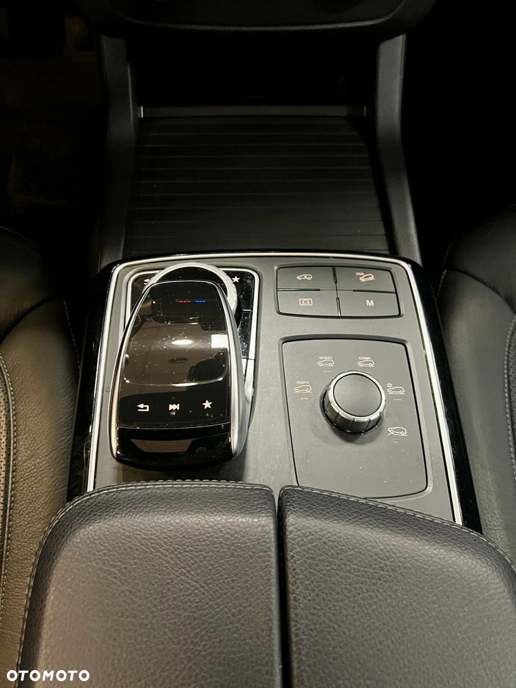 Mercedes-Benz GLS - 31