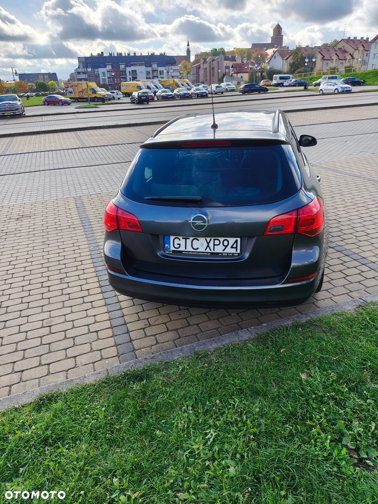 Opel Astra 2011 photo 4
