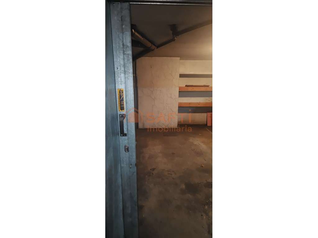 Garagem fechada para uma viatura, em Braga - Grande imagem: 4/8