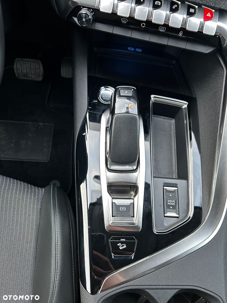 Peugeot 3008 1.6 PureTech Hybrid4 PHEV Allure Pack S&S EAT8 - 32