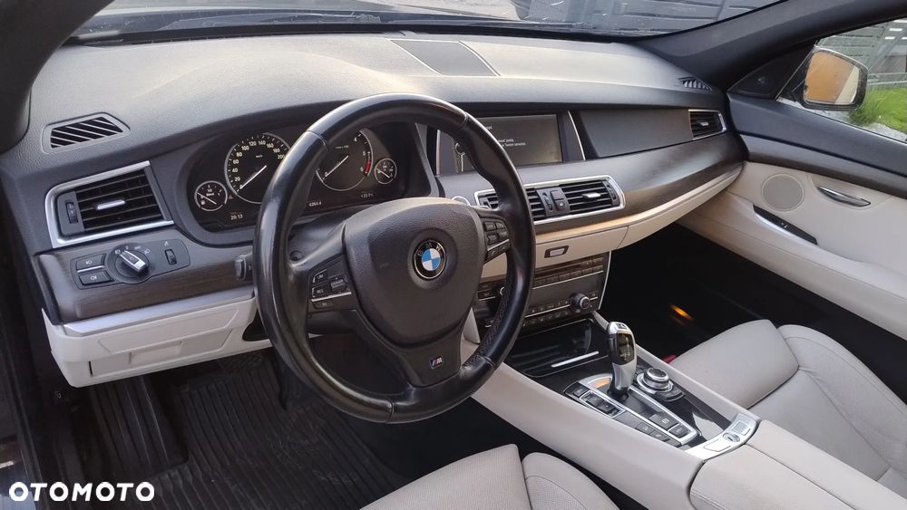 BMW Seria 5 530d xDrive - 14