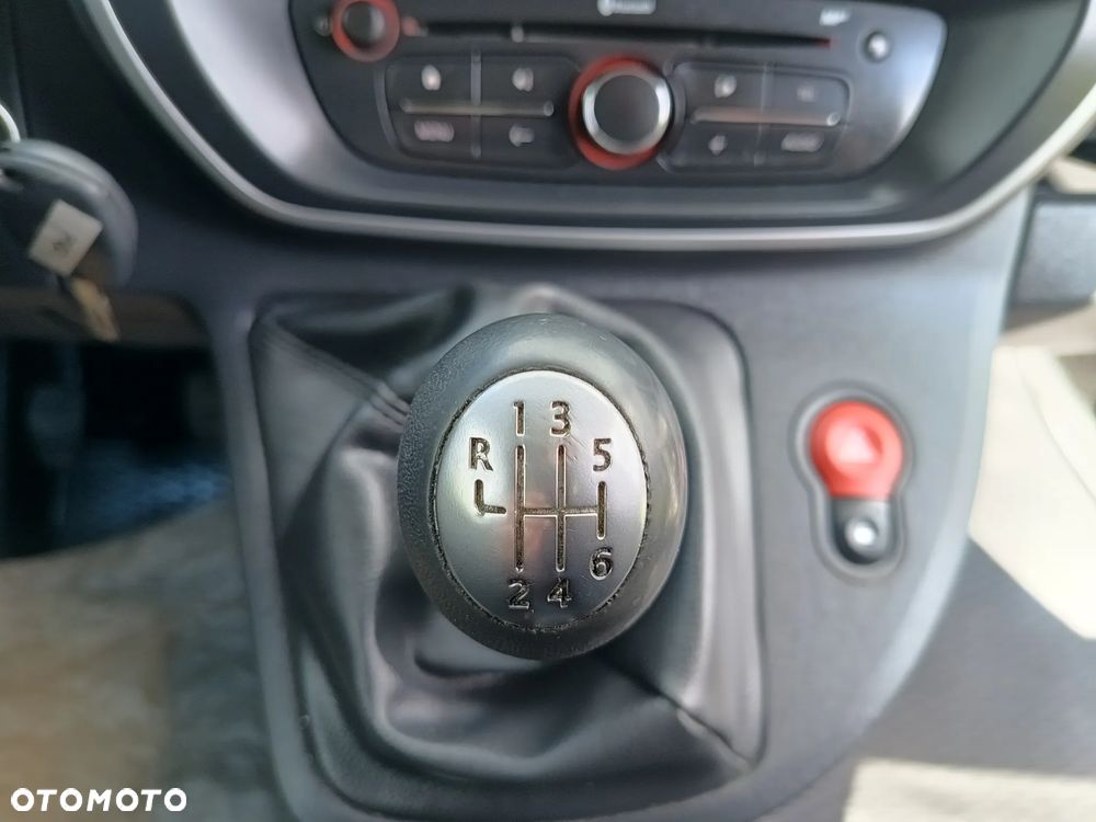 Renault Kangoo wersja MAXI LONG 1.5 diesel 110kM 2017 rok Bogate wyposażenie- WEBASTO, navigacja NISKI PRZEBIEG-142 tyś. SPRAWNY 100% ZAREJESTROWANY!! - 31